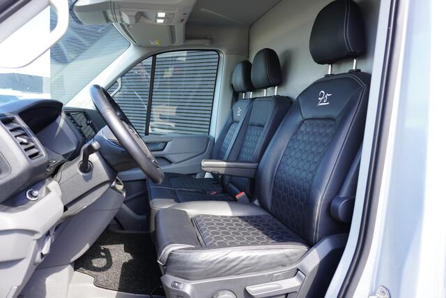 Volkswagen CRAFTER 177pk Automaat L3H3/L2H2 75 Edition Leder Apple carplay Camera Navigatie Trekhaak Cruise control Stoelverwarming
