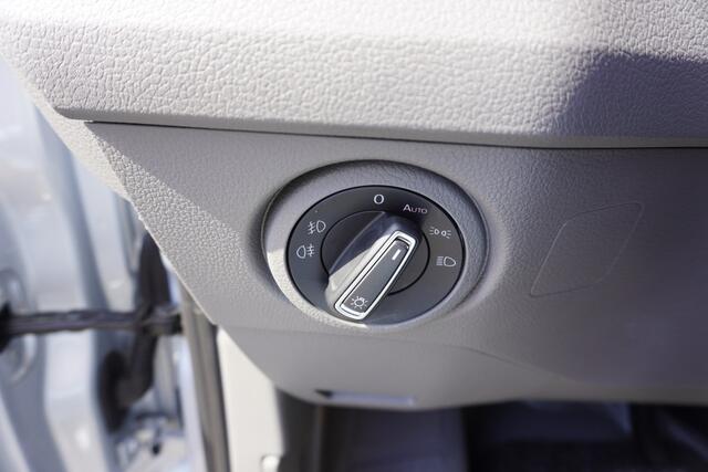 Volkswagen CRAFTER 177pk Automaat L3H3/L2H2 75 Edition Leder Apple carplay Camera Navigatie Trekhaak Cruise control Stoelverwarming