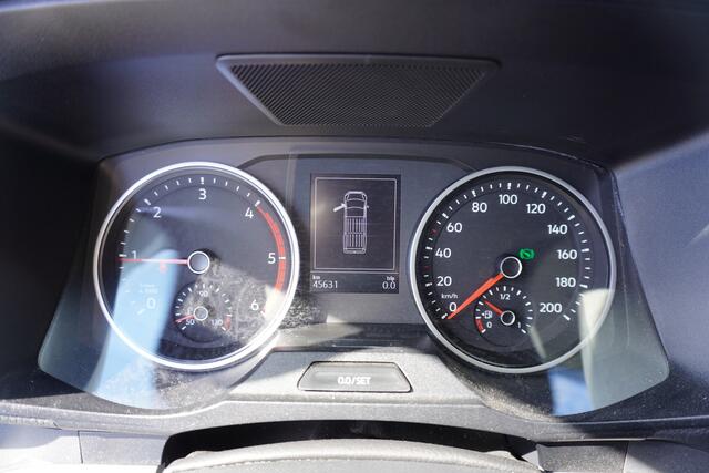 Volkswagen CRAFTER 177pk Automaat L3H3/L2H2 75 Edition Leder Apple carplay Camera Navigatie Trekhaak Cruise control Stoelverwarming