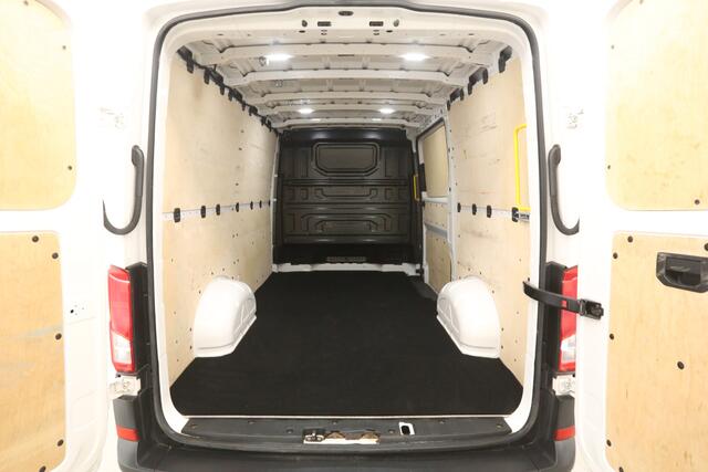 Volkswagen CRAFTER 2.0 TDI L3H2 140PK | 3000KG Trekgew. | Aut. | Airco | Camera | Carplay | 3 Zits | Navi