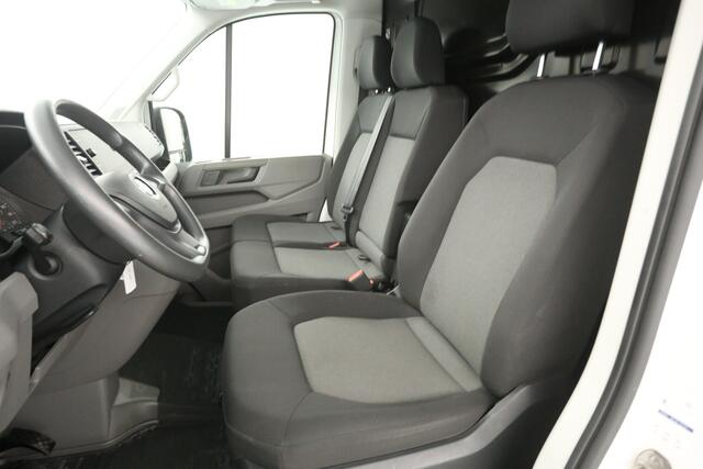 Volkswagen CRAFTER 2.0 TDI L3H2 140PK | 3000KG Trekgew. | Aut. | Airco | Camera | Carplay | 3 Zits | Navi