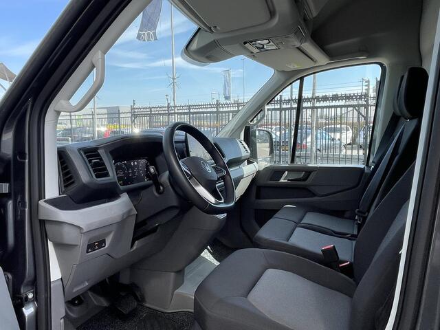 Volkswagen CRAFTER 35 Exclusive L3H3 140 pk Automaat BPM vrij | 3-Zits | Led | ACC | Trekhaak | Navigatie | Camera | DAB+ | Stoelverwarming | Stuurverwarming | Voorruitverwarming