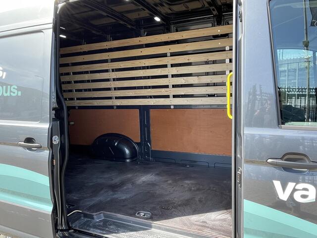 Volkswagen CRAFTER 35 Exclusive L3H3 140 pk Automaat BPM vrij | 3-Zits | Led | ACC | Trekhaak | Navigatie | Camera | DAB+ | Stoelverwarming | Stuurverwarming | Voorruitverwarming