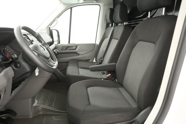 Volkswagen CRAFTER 2.0 TDI L3H3 140PK | Airco | 3 Zits | Carplay | Parkeersens.