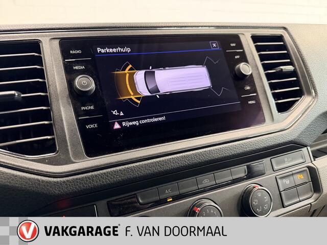 Volkswagen CRAFTER 35 2.0 TDI L3H3 Highline 140pk | Nav | Trekhaak | PDC