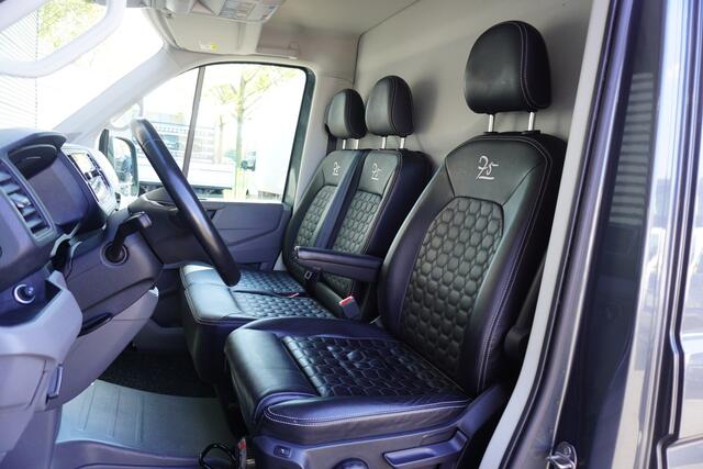 Volkswagen CRAFTER 140pk Automaat L3H3/L2H2 75 Edition Leder LED Apple Carplay Camera Trekhaak Stuurverarming
