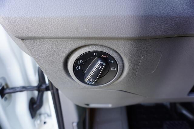 Volkswagen CRAFTER 140pk Automaat L3H3/L2H2 LED Navigatie Trekhaak Apple Carplay Camera Imperiaal Airco Cruise control