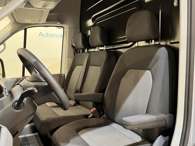 Volkswagen CRAFTER 35 2.0 TDI L3H3 140 PK Automaat / Euro 6 / Trekhaak 3.000 KG / Airco / Cruise Control / CarPlay / PDC / Navigatie / 3-Zits / 69.000 KM !!