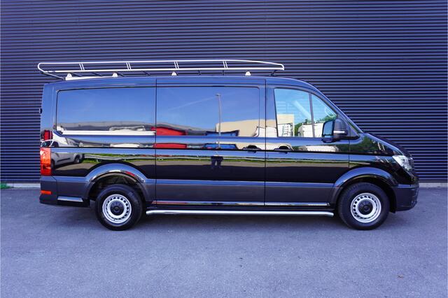 Volkswagen CRAFTER 35 2.0 TDI L3H2/L2H1 2x Schuifdeur LED Trekhaak Navigatie Camera Parkeersensoren Cruise control Imperiaal Sidebars