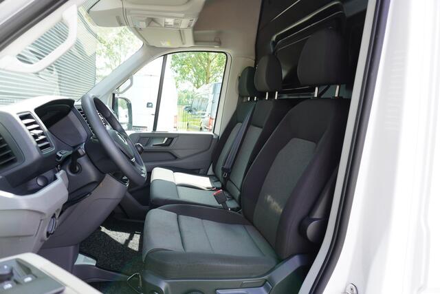 Volkswagen CRAFTER 140pk Camera Parkeersensoren Apple Carplay Airco Trekhaak Cruise control