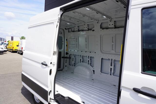 Volkswagen CRAFTER 140pk L3H3/L2H2 Facelift Digitaal dashboard Apple Carplay Cruise control Parkeersensoren 3-zits