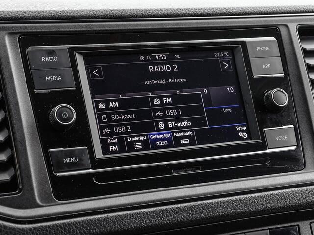 Volkswagen CRAFTER 30 2.0 TDI 140pk DSG L3H3 Highline · Camera · Cruise Control · Trekhaak · P-Sensoren · Apple/Android Car Play · 3 Zitplaatsen · Garantie t/m 04-09-2028 of 120.000km