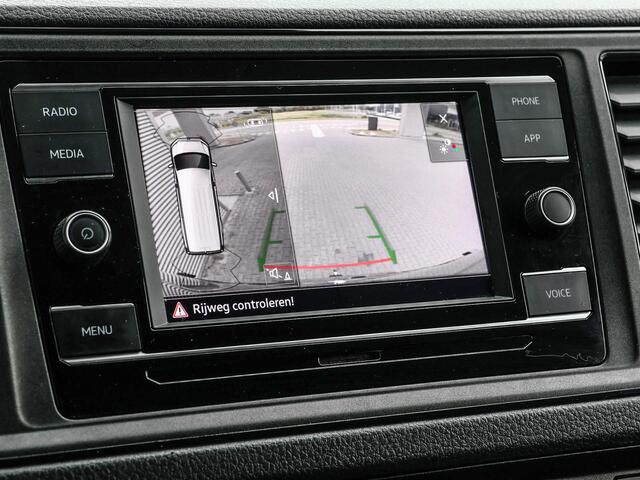 Volkswagen CRAFTER 30 2.0 TDI 140pk DSG L3H3 Highline · Camera · Cruise Control · Trekhaak · P-Sensoren · Apple/Android Car Play · 3 Zitplaatsen · Garantie t/m 04-09-2028 of 120.000km