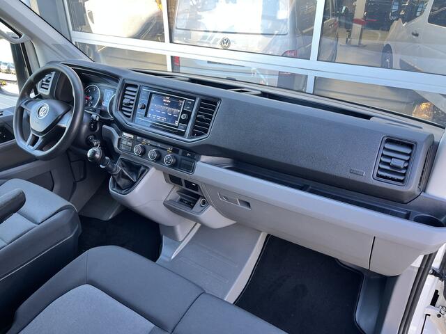 Volkswagen CRAFTER 35 2.0 TDI L3 Fassi Laadkraan M15A Trekhaak 3500 kg trekgewicht Airco Apple carplay Cruise controle 3-Persoons Kastinrichting Open laadbak Pick-up Euro 6 Bakwagen P-up Telefoonverbinding