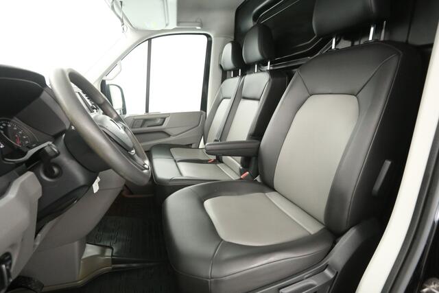 Volkswagen CRAFTER 2.0TDI L3H3 140PK | Marge | DSG | 3000kg Trekgew. | Trekhaak | Airco | Cruise | Camera | Carplay | 3 Zits | Imperiaal