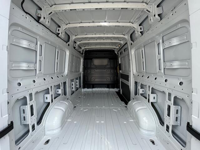 Volkswagen CRAFTER 35 2.0 TDI L3H3 Trendline 140 PK Bijrijdersbank | trekhaak | Cruise control