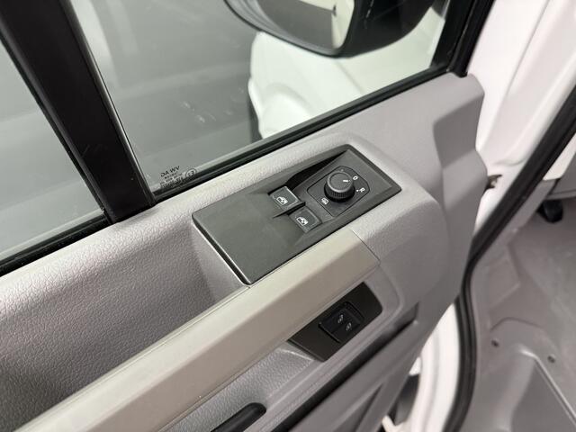 Volkswagen CRAFTER 2.0TDI 140PK L3H3 "Van den Born" Glasresteel | Imperiaal | Trekhaak | Navigatie | Camera | Airco | Cruise