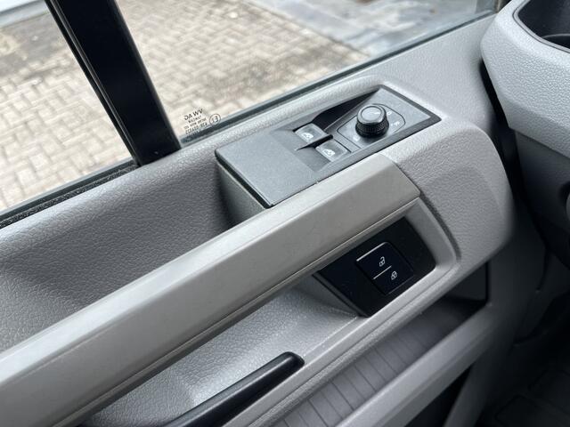 Volkswagen CRAFTER 35 2.0 TDI L4 DC 140pk Airco Cruise controle Trekhaak 3000kg trekgewicht Kipper 6-Persoons Euro 6 Dubbele cabine 1e eigenaar Open laadbak Pick-up Bakwagen Kieper