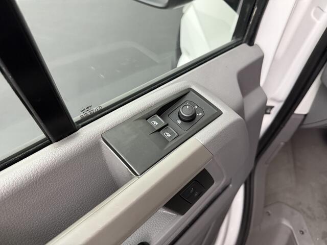 Volkswagen CRAFTER 2.0TDi 177PK Automaat Bakwagen+Laadklep | Navigatie | Camera | 3-Zits | Airco | Cruise
