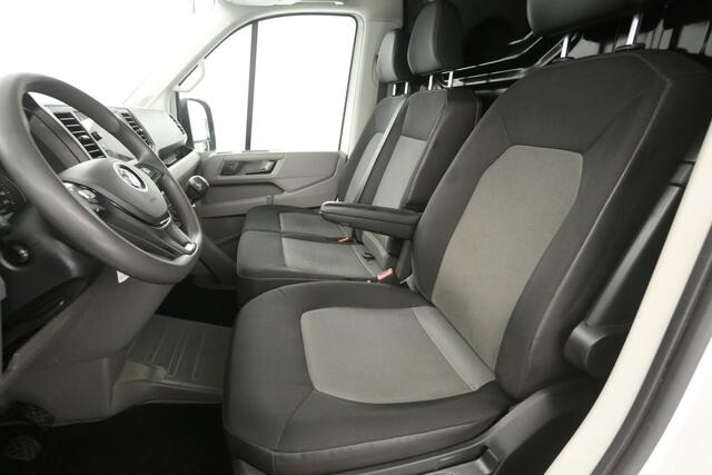 Volkswagen CRAFTER 2.0 TDI L3H3 177PK | 3500kg Trekgew. | Airco | Cruise | Camera | Carplay | 3 Zits | 2xSchuifdeur | Trekhaak