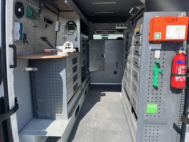 Volkswagen CRAFTER 35 2.0 TDI L3H3/L2H2 Werkplaatsinrichting Kastinrichting Servicewagen Omvormer Standkachel Airco Cruise controle Tekhaak 3000kg Camera Telefoonverbinding 1e eigenaar Dealer onderhouden Euro 6 Ex overheid