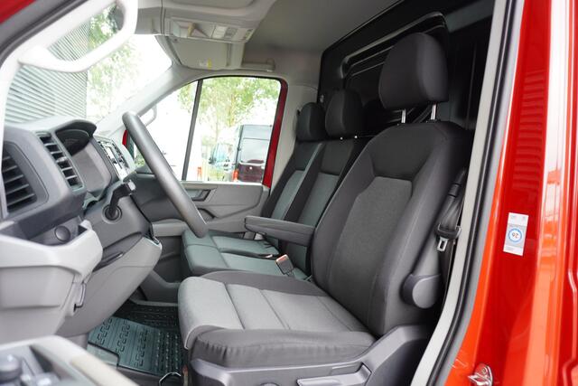 Volkswagen CRAFTER 140pk Automaat L3H3/L2H2 Apple Carplay Camera Stoelverwarming Cruise control Sidebars