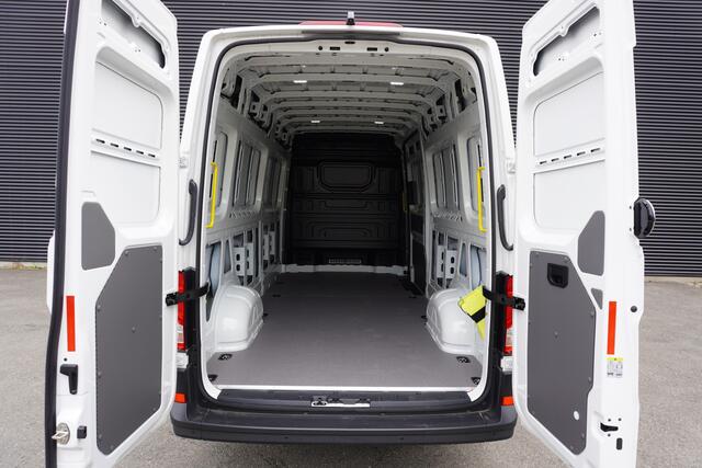 Volkswagen CRAFTER Facelift 180pk Automaat L4H3/L3H2 LED Digitaal Dashboard Apple Carplay Camera Parkeersensoren 3-Zits Massage stoel