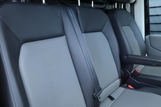 Volkswagen CRAFTER 35 2.0 TDI 177pk DSG L3H3 Trekhaak Camera LED Stoelverwarming Navigatie