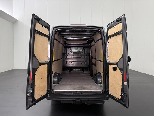 Volkswagen CRAFTER 2.0TDi 140PK L3H3 | 3000Kg Trekhaak | Airco | 3-Zits | Betimmering