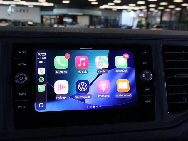Volkswagen CRAFTER 35 2.0 TDI 140 PK L3H3 TWO-TONE + 3000 KG TREKHAAK | APPLE CARPLAY | CRUISE | SIDEBARS | NAVIGATIE
