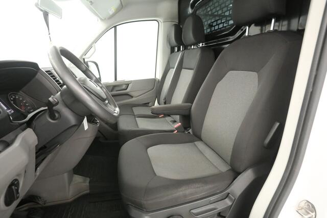 Volkswagen CRAFTER 2.0 TDI L3H2 140PK | Airco | 3 Zits | Carplay | Trekhaak