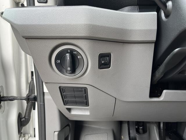 Volkswagen CRAFTER 35 2.0 TDI L4 DC Airco Cruise controle Trekhaak 3000kg trekgewicht 6-Persoons Euro 6 Dubbele cabine Telefoonverbinding Open laadbak Pick-up p-up Bakwagen Kieper