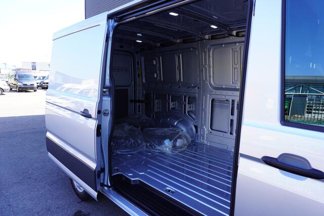 Volkswagen CRAFTER 180pk Automaat L3H2/L2H1 LED Apple Carplay Parkeersensoren Stoel+stuur verwarming Cruise control ACC