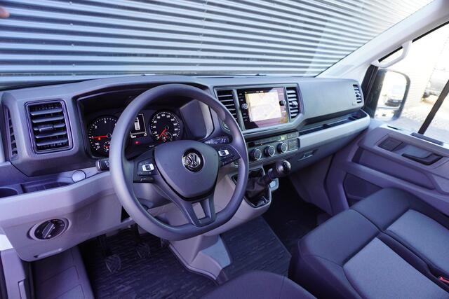 Volkswagen CRAFTER 180pk L4H3/L3H2 LED Apple Carplay Camera Parkeersensoren Navigatie Trekhaak Stoelverwarming