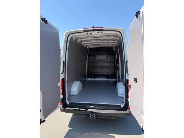 Volkswagen CRAFTER L3H3 2.0 TDI 140pk 3.5T Trendline / Direct leverbaar