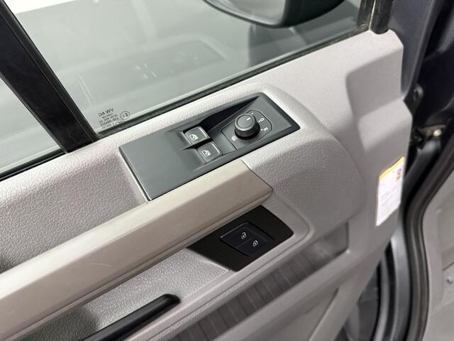 Volkswagen CRAFTER 2.0TDI 177PK L3H3 Highline | Leder | 3000Kg Trekhaak | Navigatie | Camera | Airco | Cruise | Betimmering