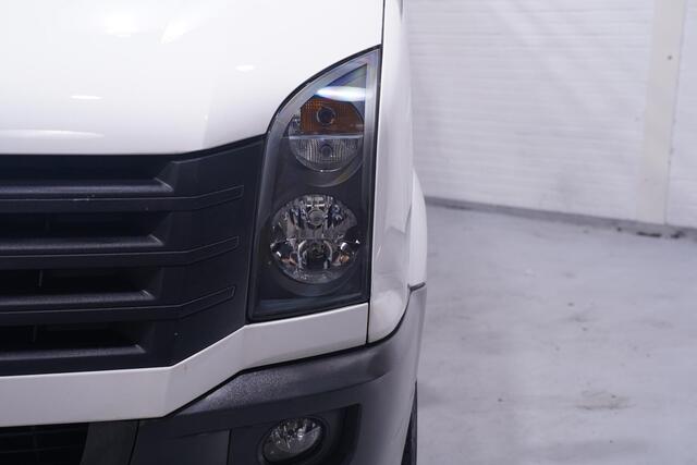 Volkswagen CRAFTER 2.0 TDI 110 pk L1H1 Airco, Imperiaal met Trap, Trekhaak, Cruise Control, NAP 143 dkm, 3-Zits
