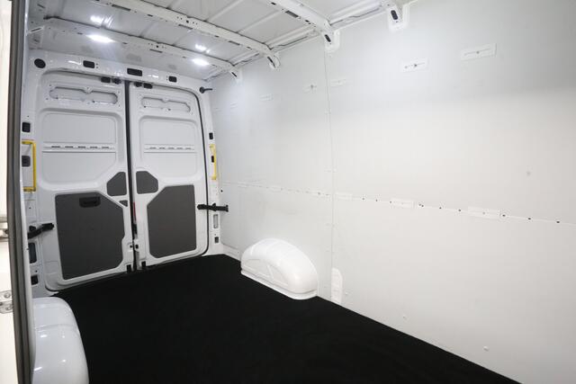 Volkswagen CRAFTER 2.0 TDI L3H3 140PK | Automaat | Airco | Cruise | Camera | Carplay | LED | Navi | Parkeersens.