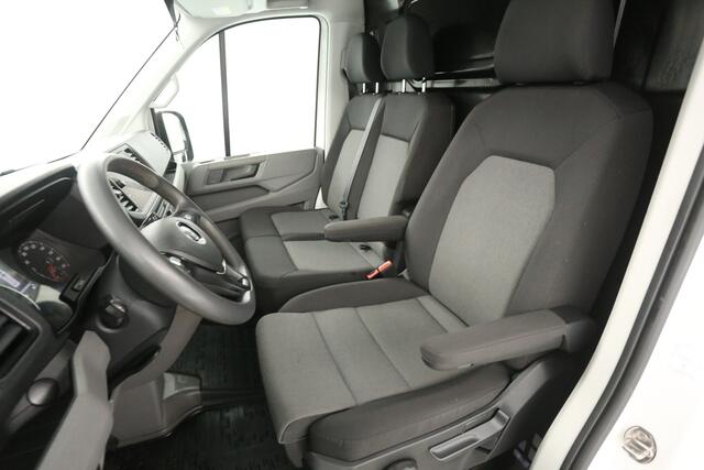 Volkswagen CRAFTER 2.0 TDI L3H3 | Automaat | Airco | Camera | 3 Zits | Cruise | Carplay | Trekhaak | Parkeersens.