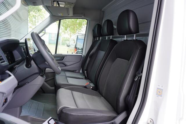 Volkswagen CRAFTER 163pk RWD Facelift Open laadbak 3500kg trekhaak Apple Carplay Cruise control 3-Zits Digitaal dashboard