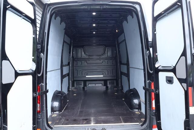 Volkswagen CRAFTER 35 2.0 TDI 140pk DSG L4H3 Highline Schuifdeur L+R Camera Navigatie