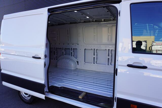 Volkswagen CRAFTER 140PK Automaat L3H2/L2H1 Apple Carplay Camera Parkeersensoren Cruise control Airco 3-Zits