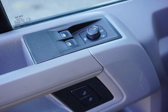 Volkswagen CRAFTER 140PK Automaat L3H2/L2H1 Apple Carplay Camera Parkeersensoren Cruise control Airco 3-Zits