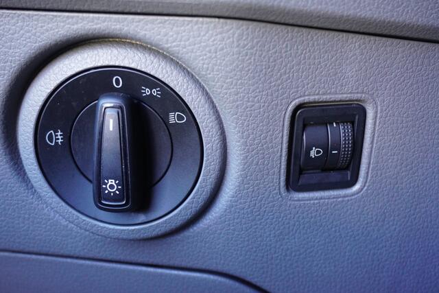Volkswagen CRAFTER 140PK Automaat L3H2/L2H1 Apple Carplay Camera Parkeersensoren Cruise control Airco 3-Zits