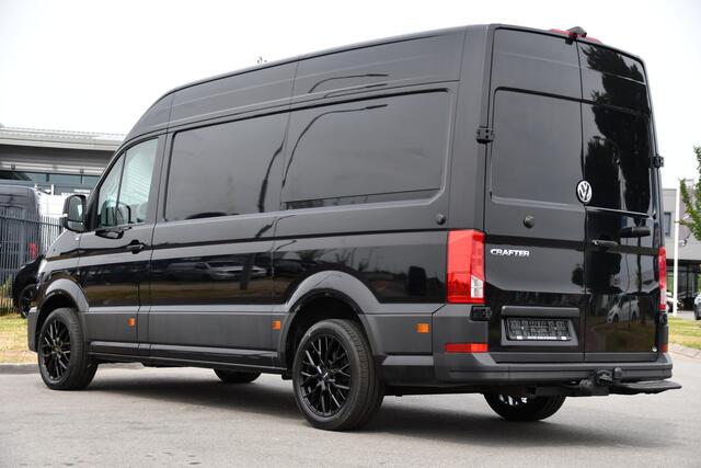 Volkswagen CRAFTER 35 2.0 TDI L3H3 Black Edition Camera, Adaptieve Cruise, Carplay, LED, Trekhaak, Voorruitverwarming, Sensoren, 177pk, Automaat, Uniek!