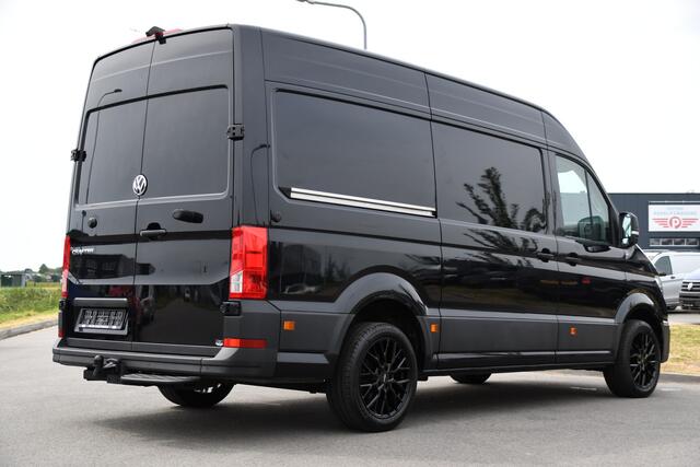 Volkswagen CRAFTER 35 2.0 TDI L3H3 Black Edition Camera, Adaptieve Cruise, Carplay, LED, Trekhaak, Voorruitverwarming, Sensoren, 177pk, Automaat, Uniek!