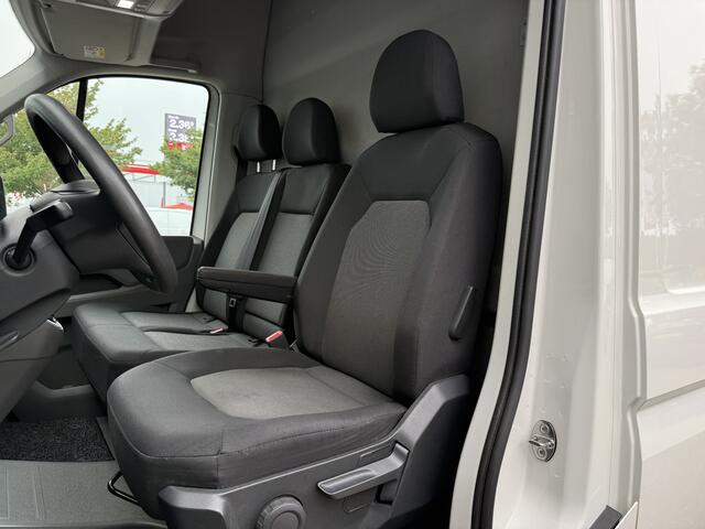 Volkswagen CRAFTER 30 2.0 TDI 177PK L3H3 | Adapt. cruisec. | Trekhaak | Carplay | Navi | Camera