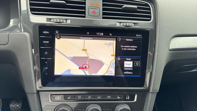 Volkswagen GOLF 1.0 TSI Highline | Camera | Navigatie | Stoelverwarming |
