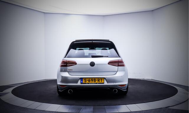 Volkswagen GOLF 2.0GTI Dsg Clubsport PANO/XENON/NAVI/APP CONNECT/CAMERA/BLINDSPOT/STOELVERW./ACC/LMV 19''