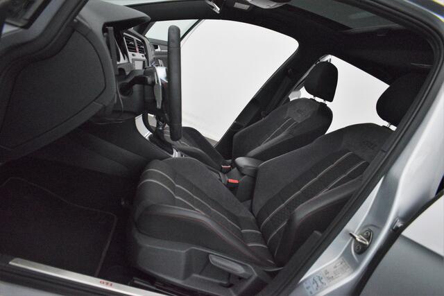 Volkswagen GOLF 2.0GTI Dsg Clubsport PANO/XENON/NAVI/APP CONNECT/CAMERA/BLINDSPOT/STOELVERW./ACC/LMV 19''